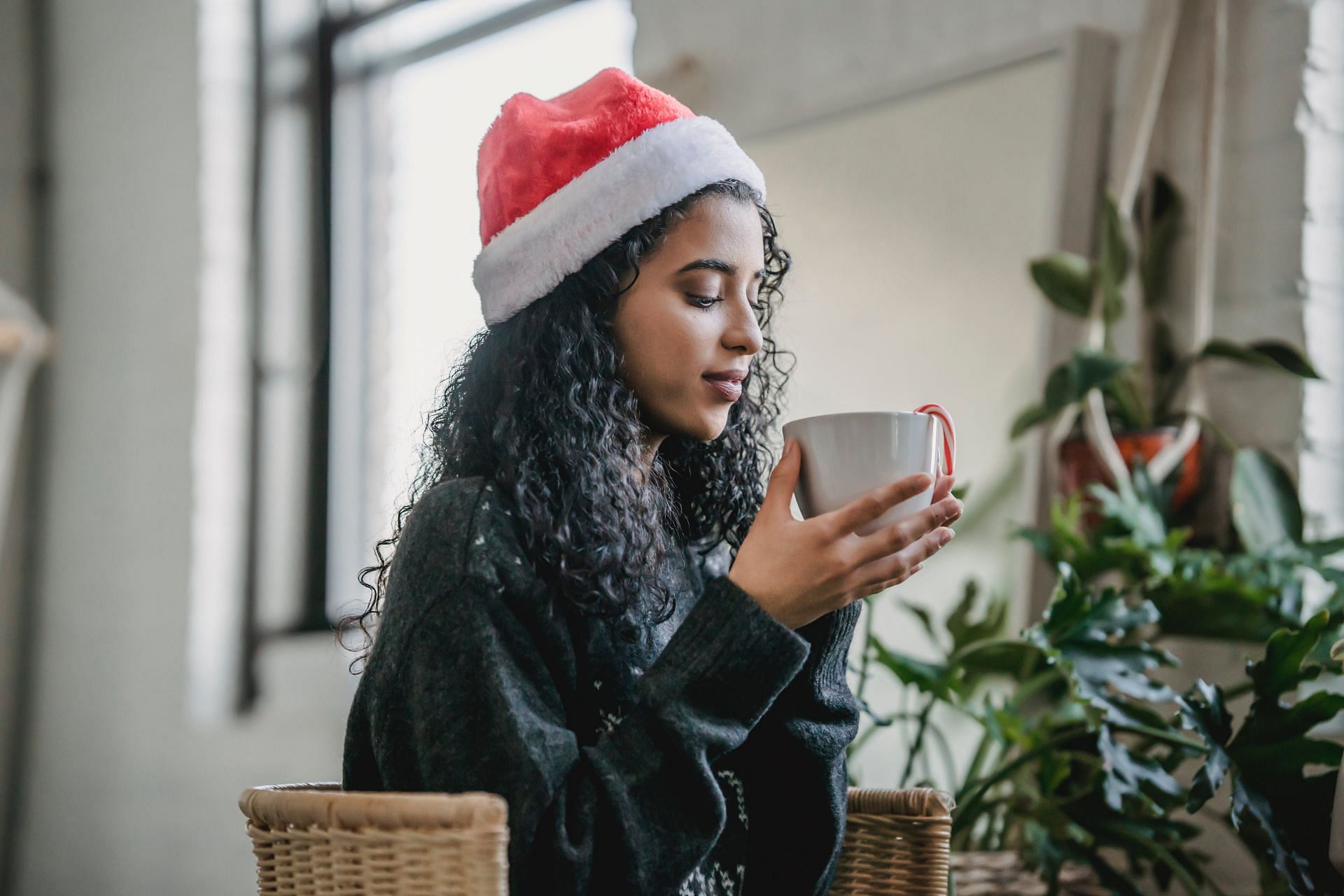 Start beating the blues with a hot cup of coffee or hot chocolate. (Image via Pexels/Julia Larson)